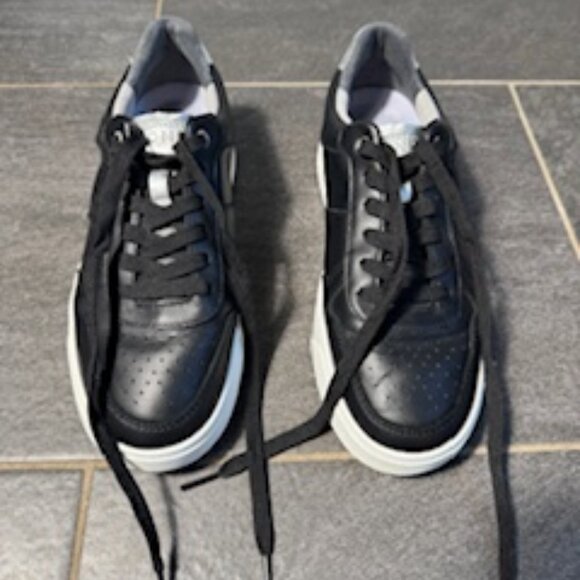 Vionic Black Sneakers - Picture 4 of 7